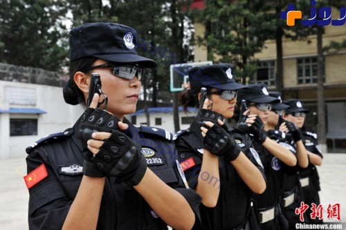 تصاویری از افسران زن در پلیس چین