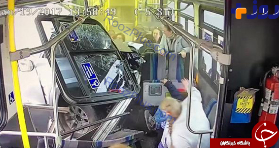 در این تصادف وحشتناک یک ماشین وارد اتوبوس شد + تصاویر