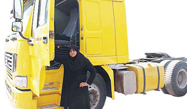 عکس/اولین زن ایرانی راننده ماشین سنگین!