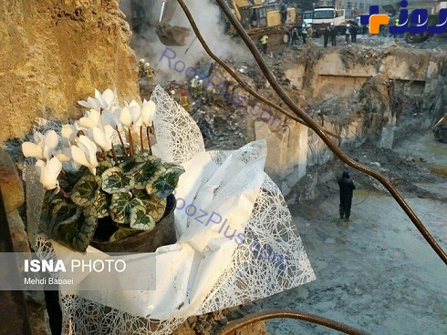 گلی به یاد درگذشتگان حادثه پلاسکو  + عکس