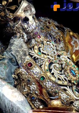 اجساد قدیسین تزیین شده با طلا و جواهر +تصاویر