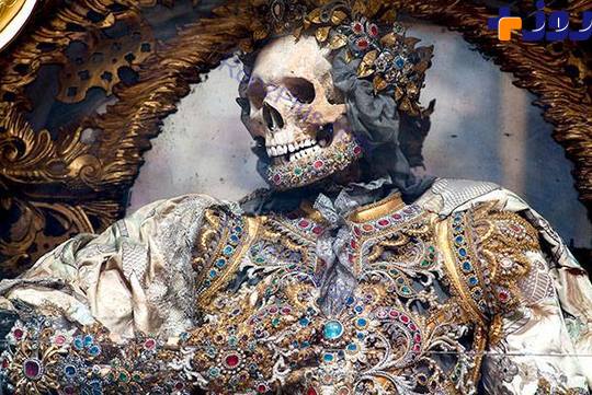 اجساد قدیسین تزیین شده با طلا و جواهر +تصاویر