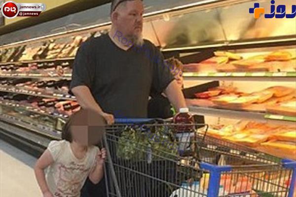 کار زشتی که یک پدر با دخترش در یک فروشگاه کرد! +تصاویر