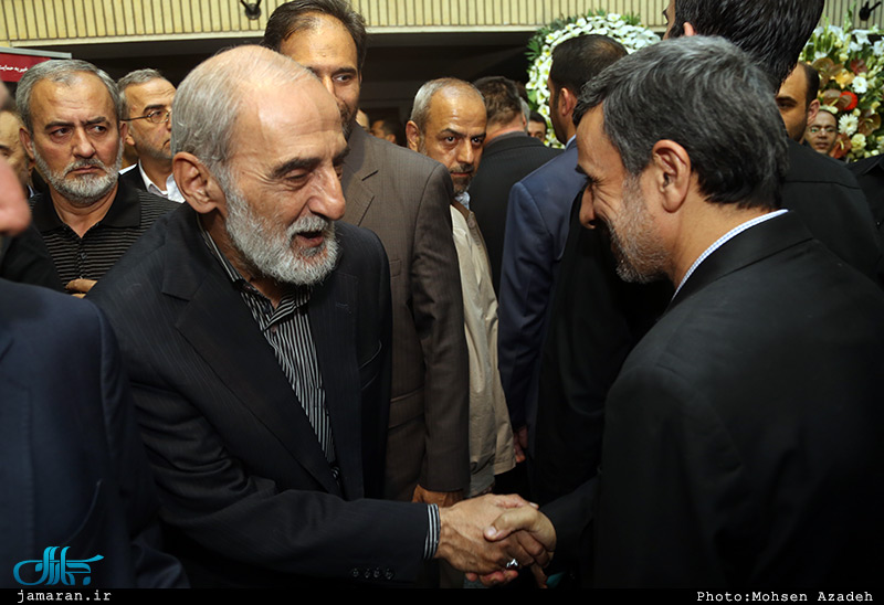 احوالپرسی احمدی نژاد و شریعتمداری/عکس