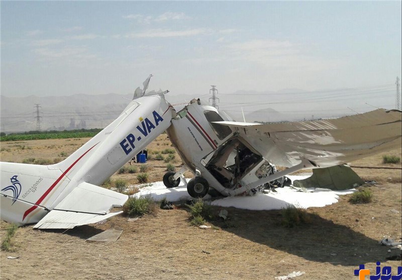 سقوط یک فروند هواپیمای آموزشی در کرج +عکس