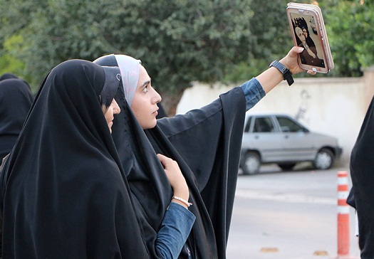 سلفی در اجتماع حجاب و عفاف + تصاویر
