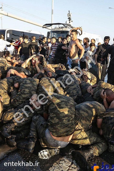 شکنجه کودتاگران توسط نیروهای امنیتی ترکیه + تصاویر