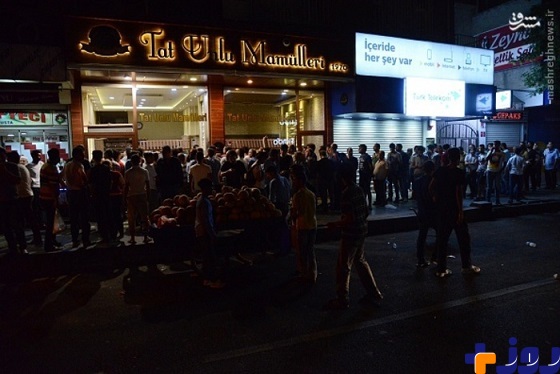 هجوم مردم ترکیه برای خرید نان/ عکس