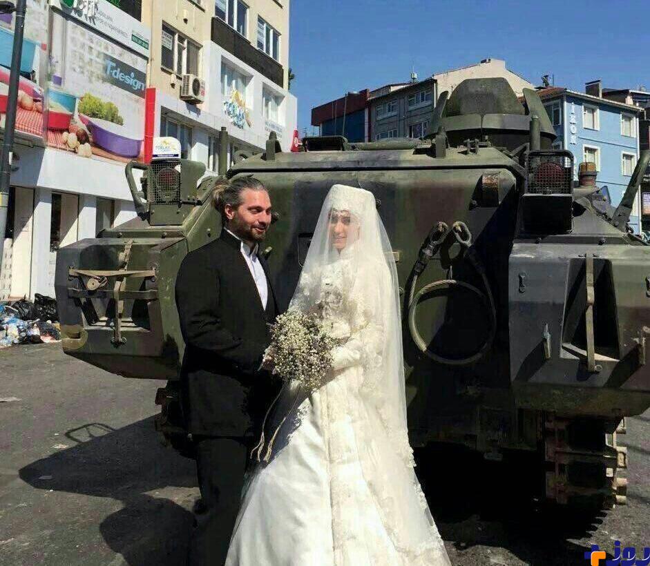 عکس یادگاری عروس و داماد ترک با تانک کودتاگران