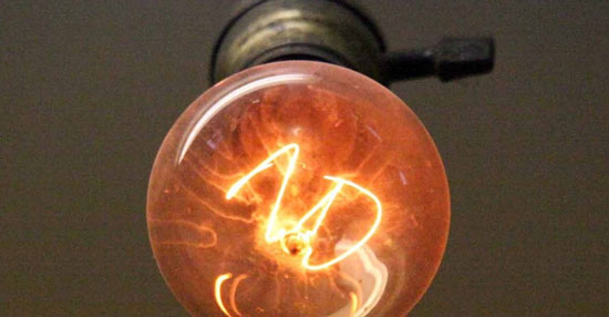 لامپی که ۱۱۰ سال است، روشن است! /عکس