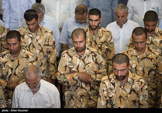 عکس/ سربازان اهل سنت در نمازجمعه تهران