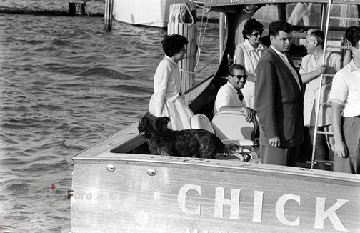 خوشگذرانی محمدرضا پهلوی و ثریا در سواحل آمریکا+تصاویر