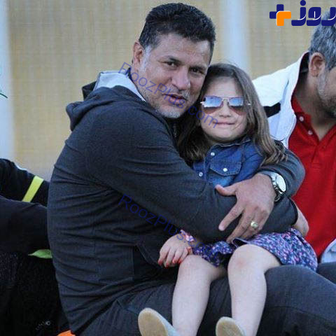 عکس/ تیپ جالب دختر علی دایی در آغوش پدر