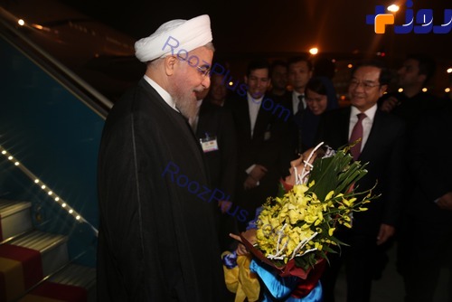ورود روحانی به فرودگاه هانوی - ویتنام +عکس