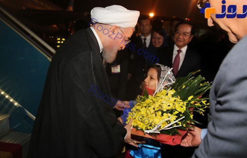 ورود روحانی به فرودگاه هانوی - ویتنام +عکس