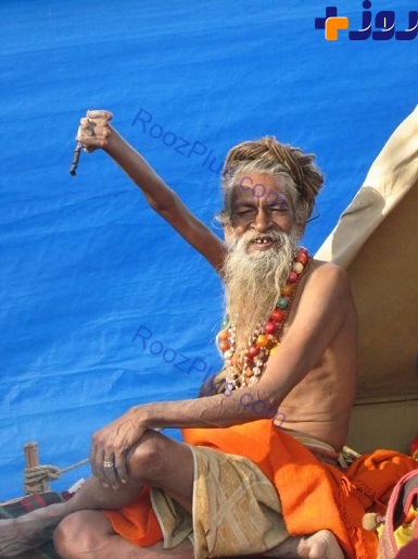 مرد هندو چهل سال دستش را بالا نگه داشت +تصاویر
