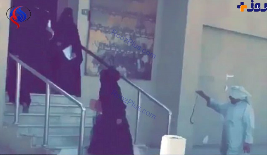 دختران دبیرستانی که با «مار» تنبیه می شوند! +تصاویر