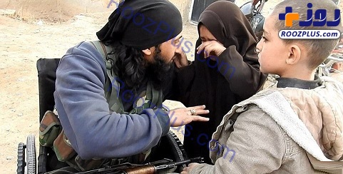 خداحافظی یک داعشی با فرزندانش قبل از عملیات انتحاری و قتل و عام مردم!+تصاویر