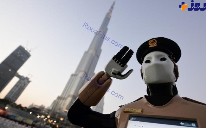 عکس/ نخستین روبات پلیس پای برج الخلیفه