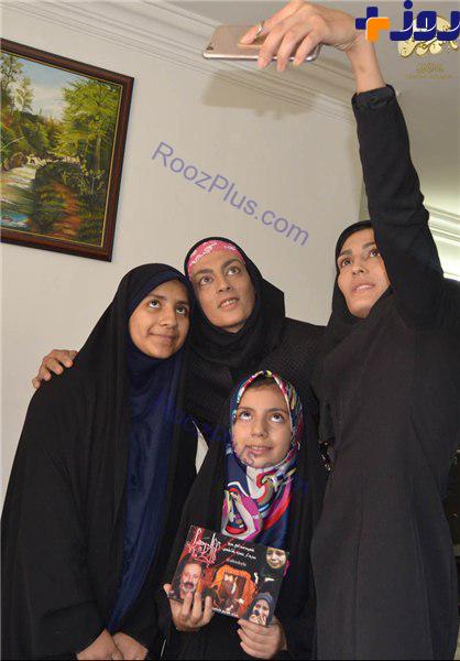 عکس یادگاری خواهران منصوریان با دختران شهید مدافع حرم