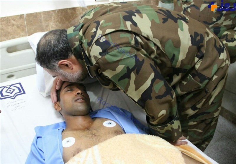 عیادت فرمانده نیروی زمینی ارتش از سربازان حادثه پادگان آبیک +تصاویر