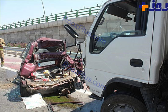 له شدن پراید در تصادف با کامیونت در بزرگراه آزادگان +تصاویر