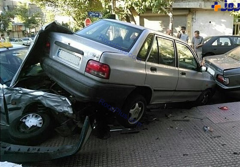 تصاویری از تصادف زنجیره‌ای ۵ خودرو در تهرانپارس