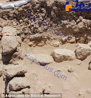 کشف معبد قدیمی عهد عتیق با صدها آثار باستانی و استخوانی +تصاویر