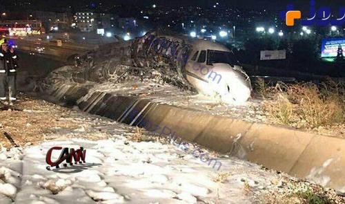 تصويري از هواپيمايي كه در فرودگاه استانبول سقوط كرد