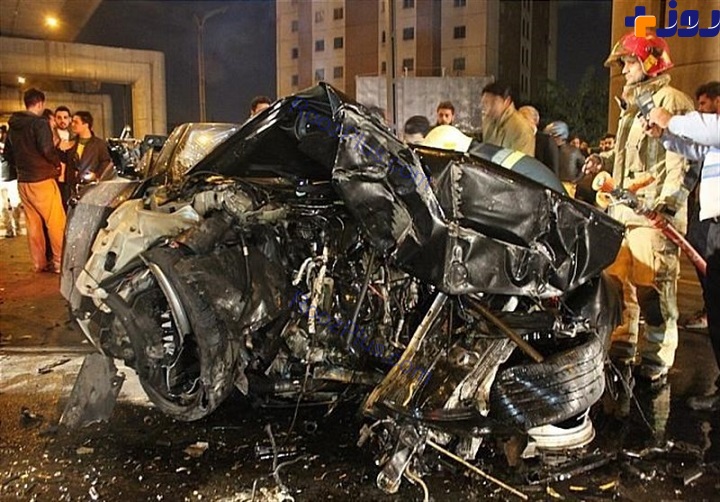 تصادف هولناک یک دستگاه BMW با ستونهای پل هوایی شهید صدر +تصاویر