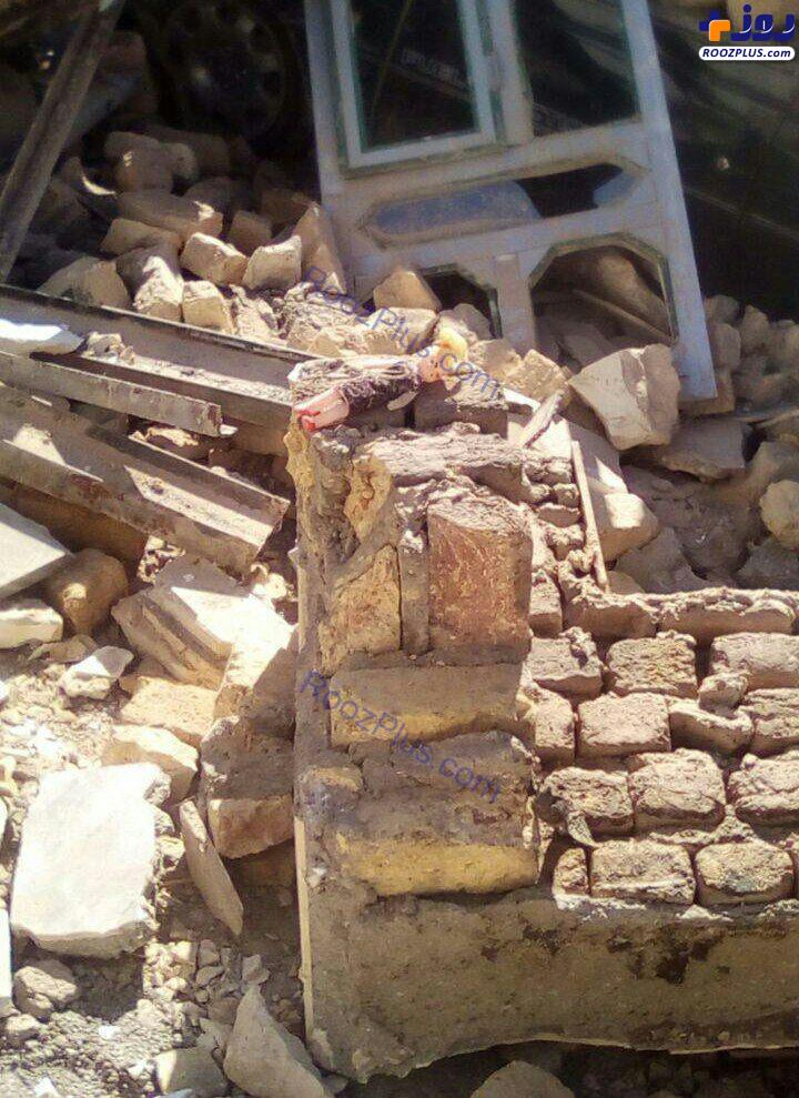 تصویری دردناک از میان ویرانی‌های زلزله کرمانشاه