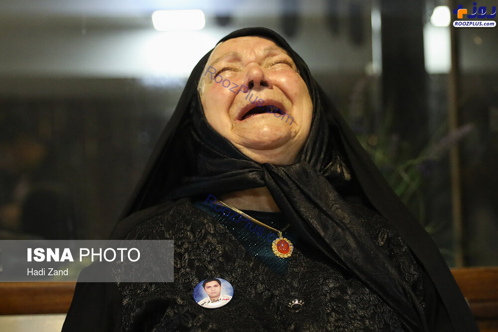 چشمان اشک بار خانواده‌های جانباختگان در مراسم سالگرد شهدای سانچی +عکس