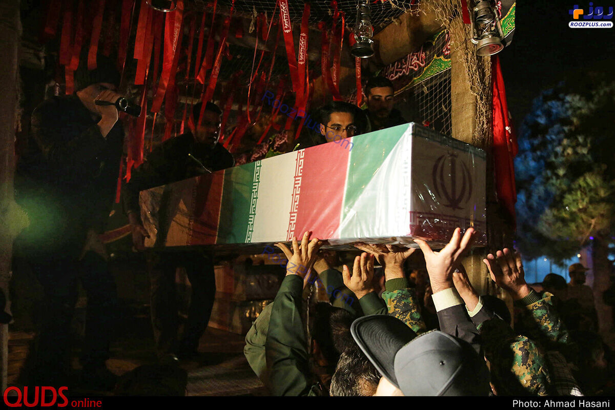 استقبال از پیکرهای شهدای دفاع مقدس و مدافع حرم در فرودگاه مشهد +عکس