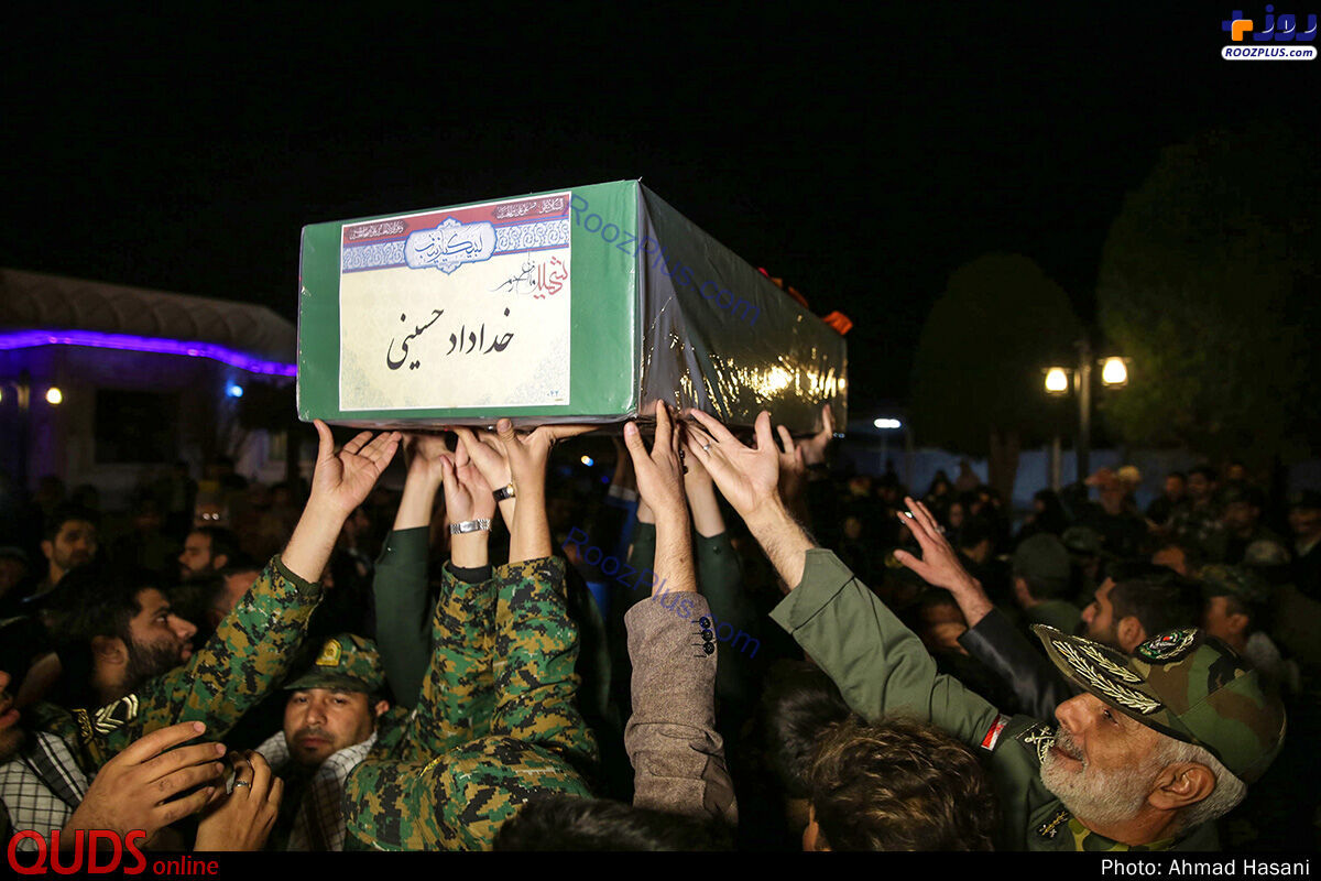استقبال از پیکرهای شهدای دفاع مقدس و مدافع حرم در فرودگاه مشهد +عکس
