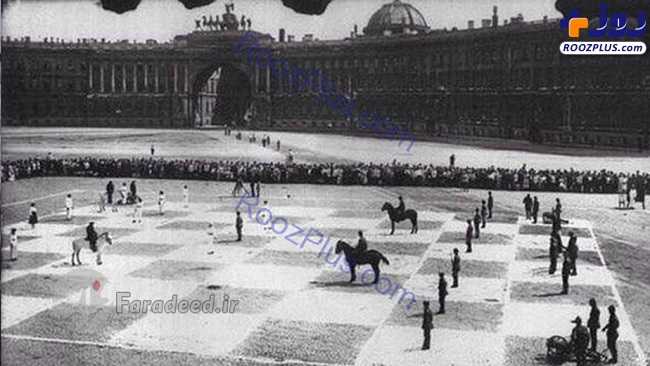بازی شطرنج انسانی با اسب‌های واقعی در سن پترزبورگ +عکس
