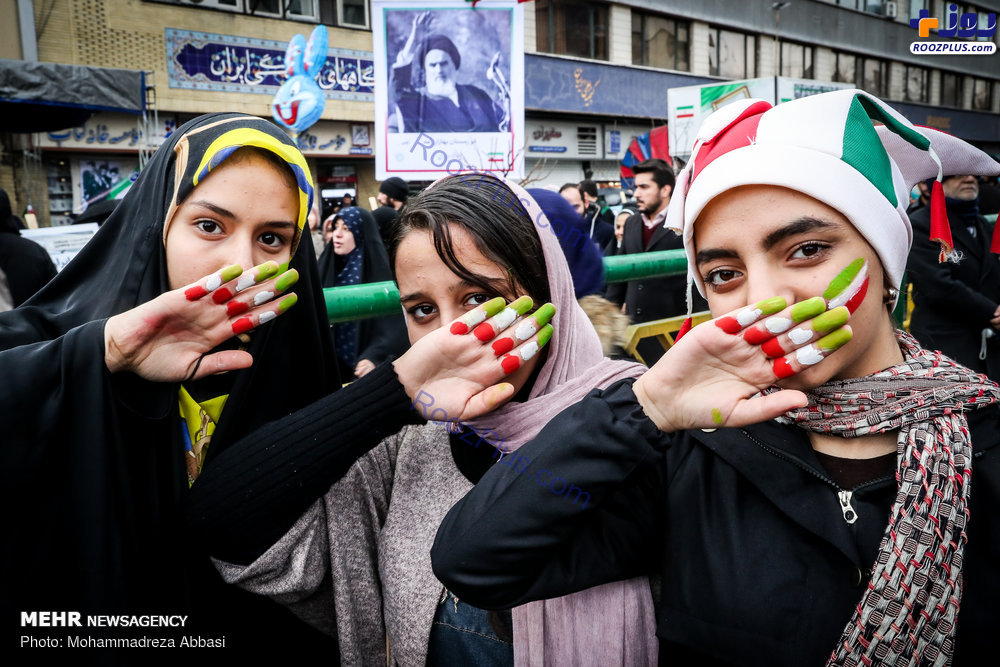 ژستهای دیدنی در راهپیمایی 22 بهمن +عکس