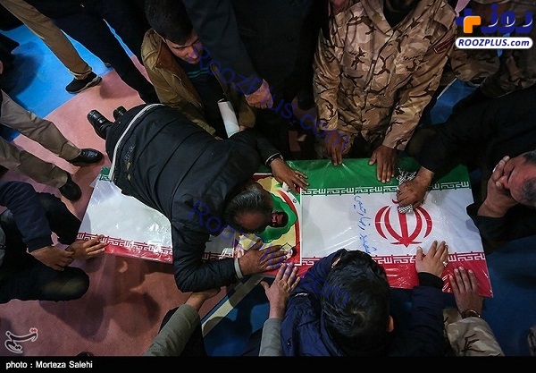 وداع خانواده های شهدای حادثه تروریستی زاهدان در اصفهان +عکس