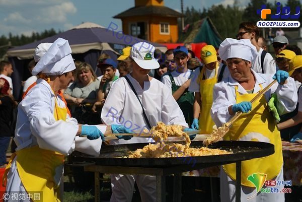پخت بزرگترین نیمرو جهان در روسیه +تصاویر