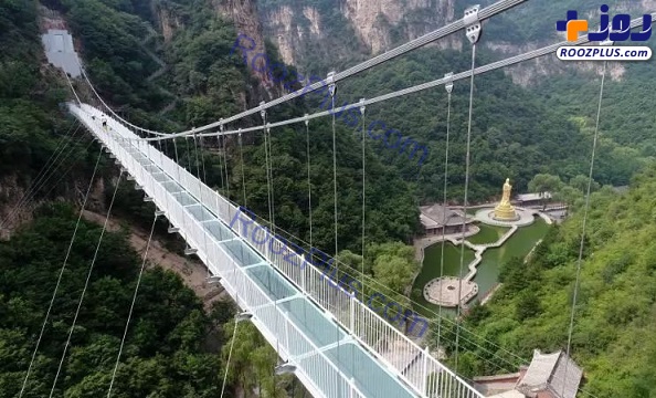 پل معلق شیشه‌ای در ارتفاع ۱۶۸ متری +تصاویر