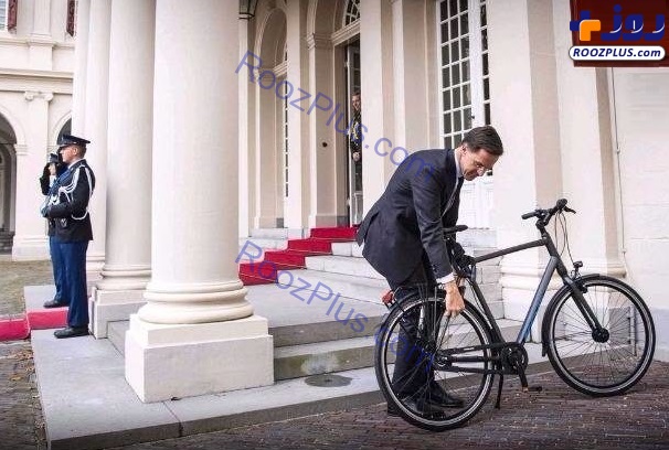 تصاویری جالب از نخست وزیری که با دوچرخه به محل کار خود می رود!