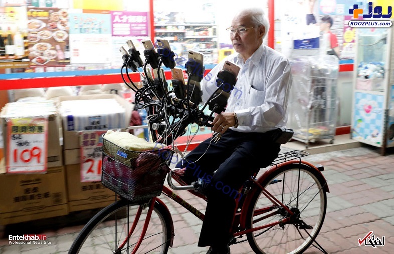 پیرمرد ۷۰ ساله با ۱۵ موبایل پوکمون گو بازی می‌کند +تصاویر