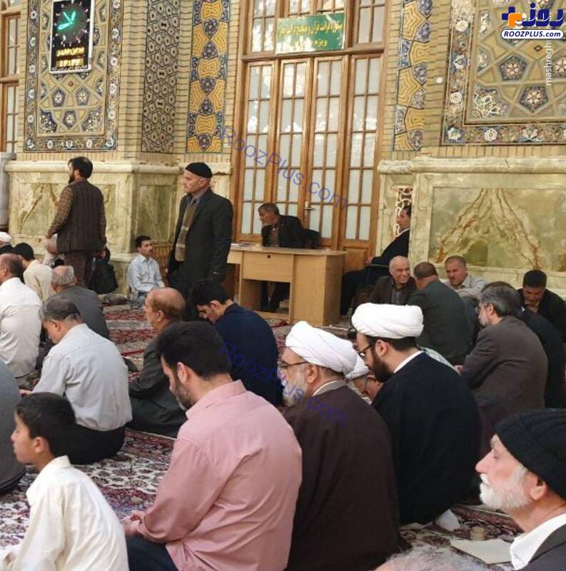 عکس/حضور بدون تشریفات تولیت جدید آستان قدس در نماز جمعه مشهد