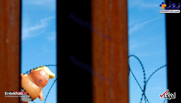 پرواز بادکنک غول پیکر بچه ترامپ در مرز مکزیک +عکس
