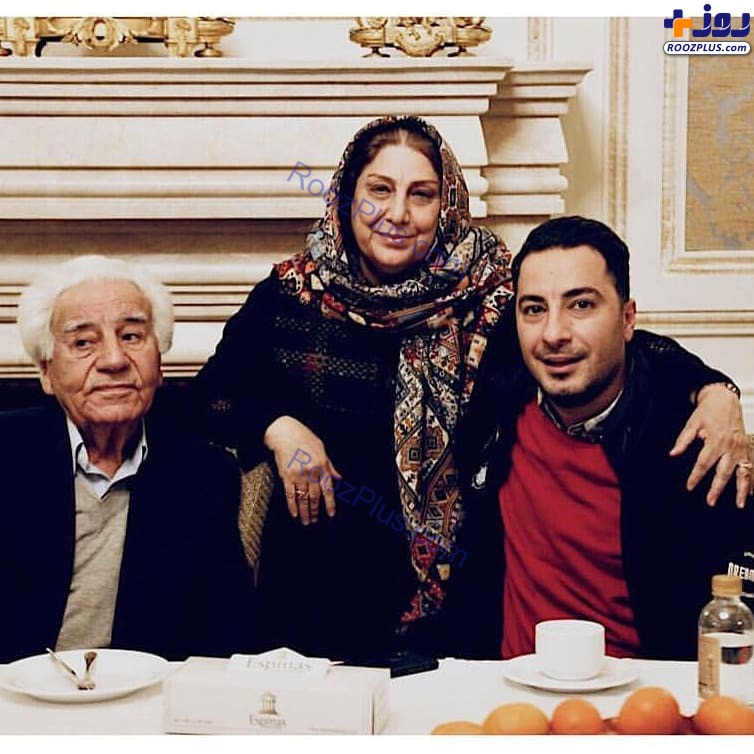 عکس/نوید محمدزاده در کنار پدر و مادرش