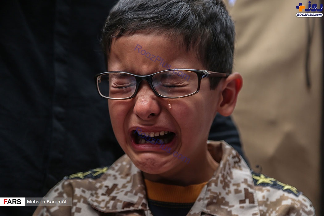 وداع جانسوز فرزند شهید مدافع حرم با پدر‎ +عکس
