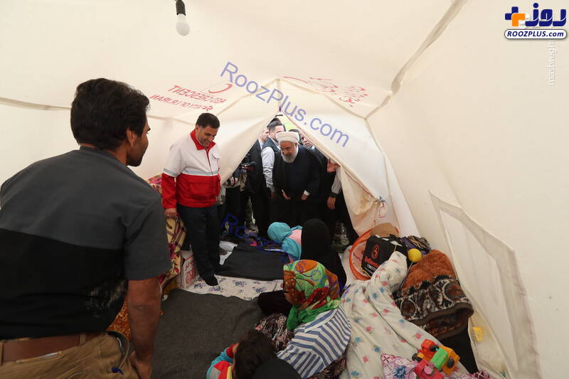 عکس/ روحانی در چادر سیل‌زدگان