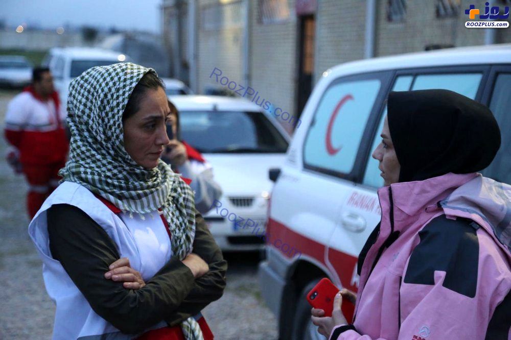 هدیه تهرانی در حال کمک به سیل‌زدگان شمال کشور+عکس