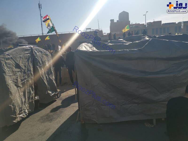 عکس/آغاز تحصن روبه روی سفارت آمریکا در بغداد
