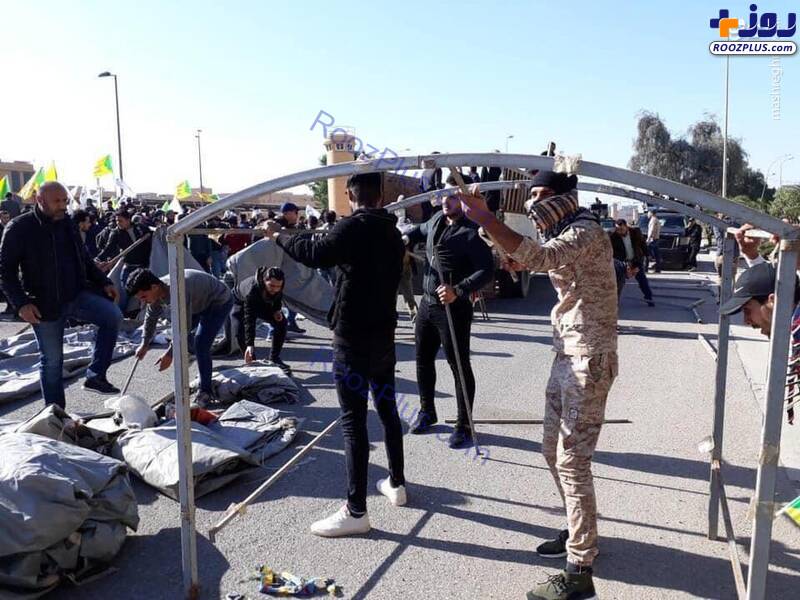 عکس/آغاز تحصن روبه روی سفارت آمریکا در بغداد