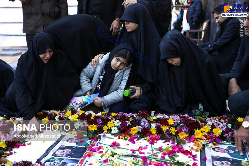 خانواده شهید پورجعفری در محل خاکسپاری+عکس